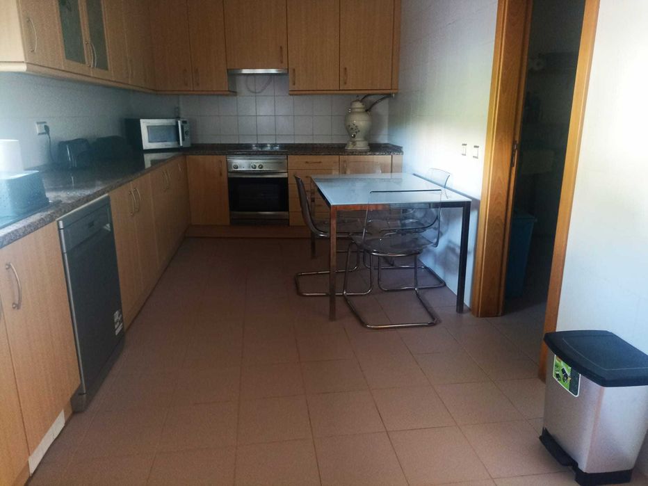 Moradia T3 arrendamento anual - Ferreiras