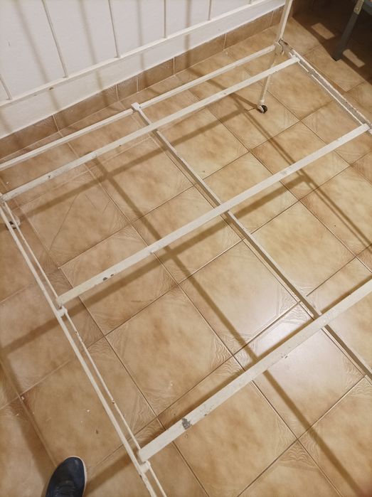 Cama de ferro antiga