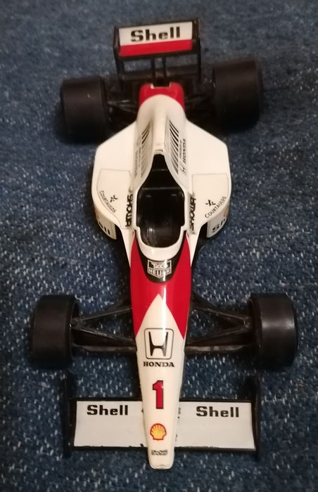 Miniatura F1 McLaren Honda Bburago 1/24 - Ayrton Senna (Direção Funcional)