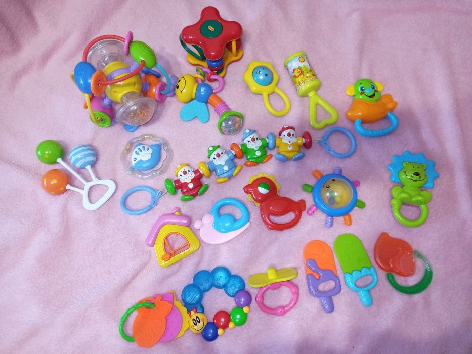 Іграшки для найменших. Брязкальця, гризунці.