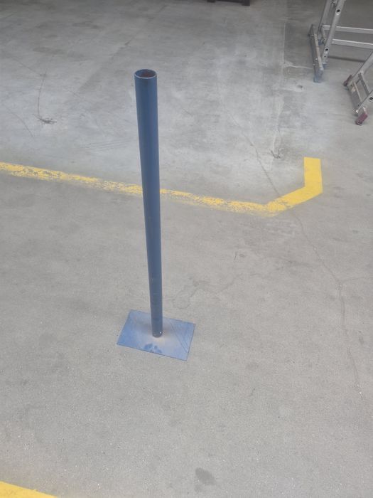 Słupki  92cm z podstawą