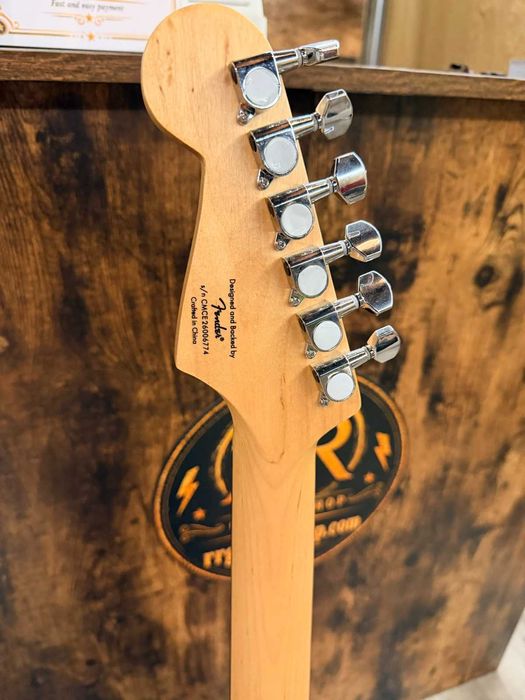 Guitarra Squier Stratocaster Debut Dakota Red
