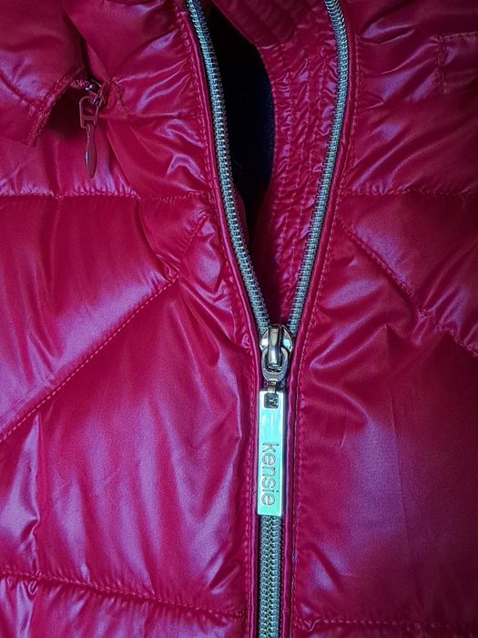 Śliczna czerwona kurtka