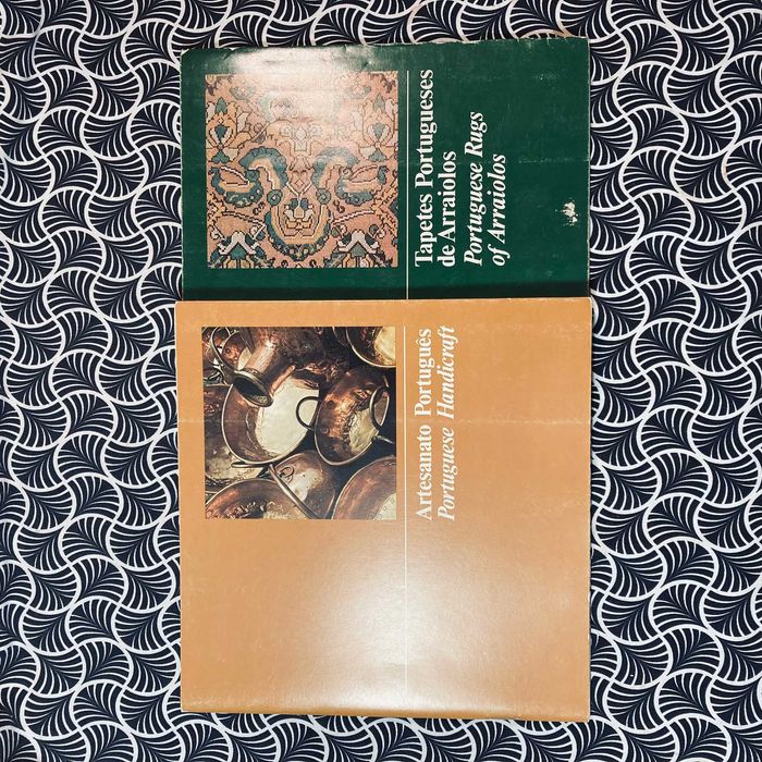 Lote de panfletos bilingue do Crédito Predial Português (6 vols.)