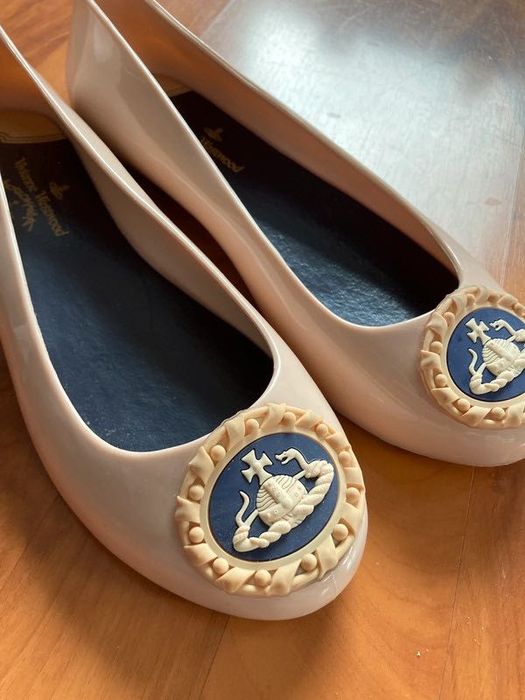 Melissa Vivienne Westwood r. 39