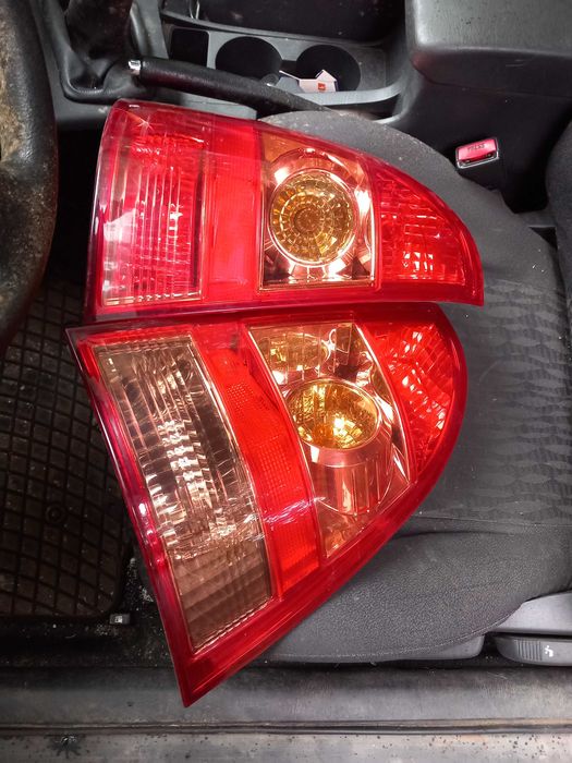 Lampy tylnie corolla e 12 combi  lift 04 07r komplet Europa lewa,prawa