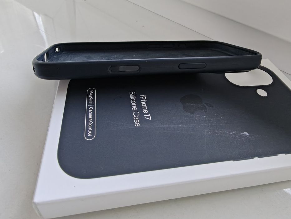 iPhone 17 oryginalne etui