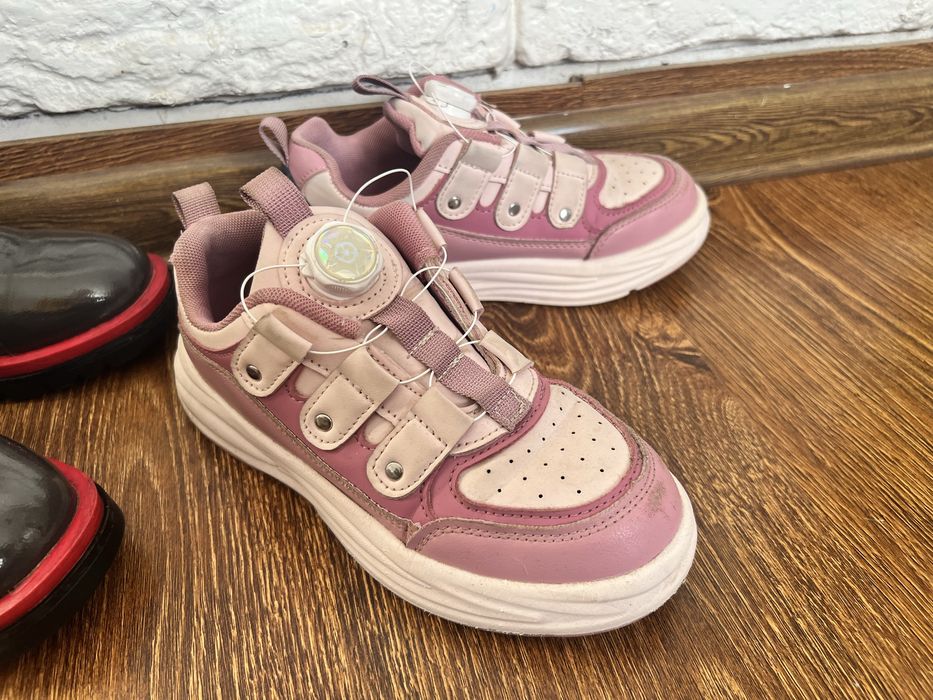 Взуття одним лотом на дівчинку 35-36 розмір