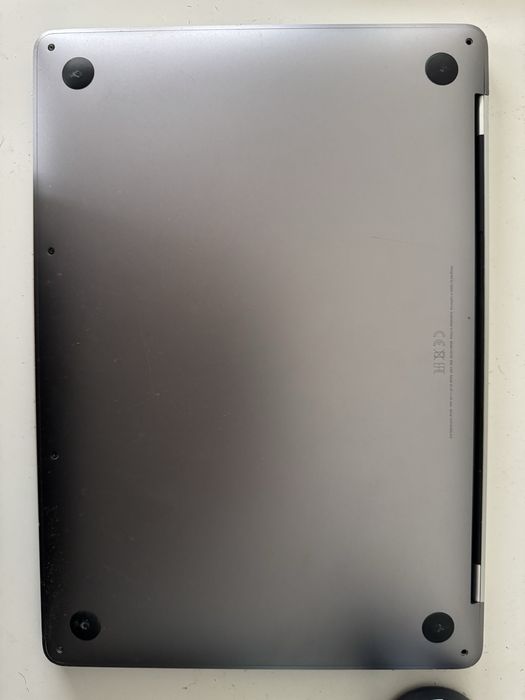 MacBook Pro (13-inch, 2019, Two Thunderbolt 3 ports