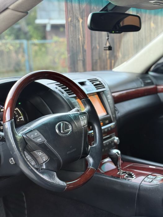 Продам lexus ls 600 hl