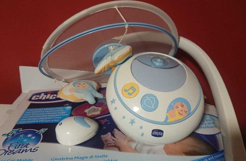 Móbile musical para bebé: “First Dreams: Estrelas Mágicas” (Chicco)