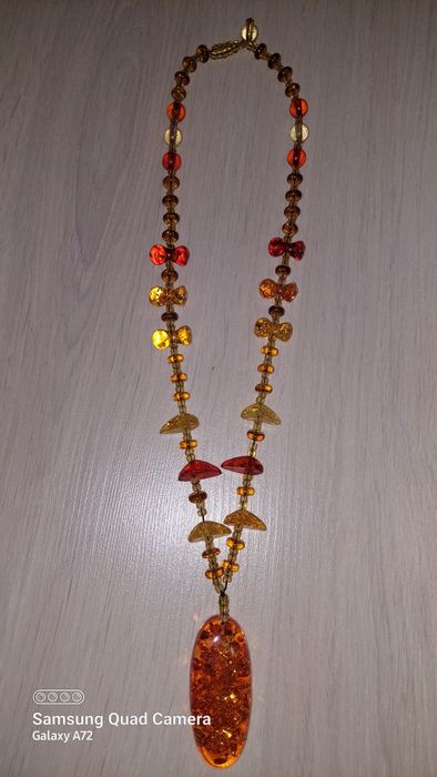 Бурштинове намисто