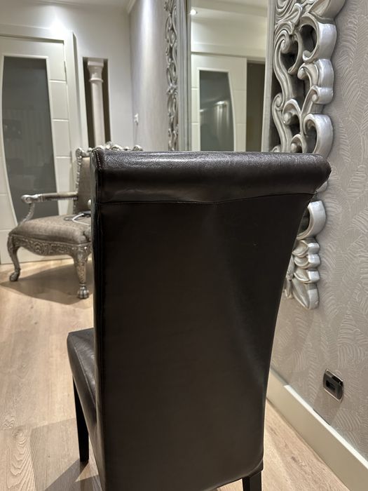 10 Cadeiras tipo Pele Castanhas