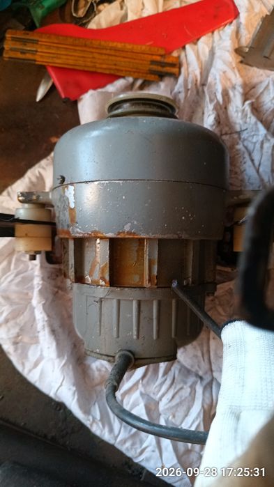 Silnik elektryczny Z.E.M.-EDA 220 V, 180 W, 1400 obr./min z kołem pasowym