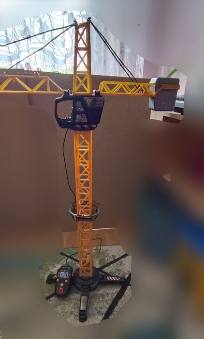 Dźwig sterowany na pilota.