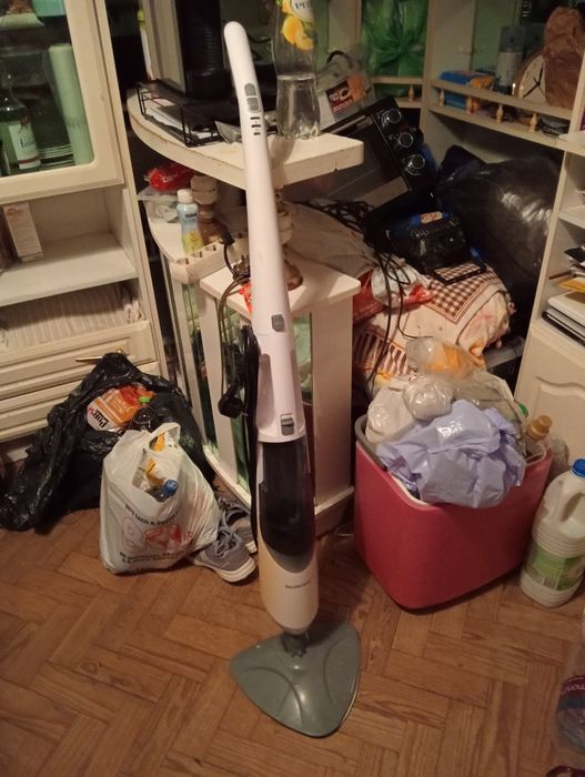 Máquina de lavar o chão com bom funcionamento