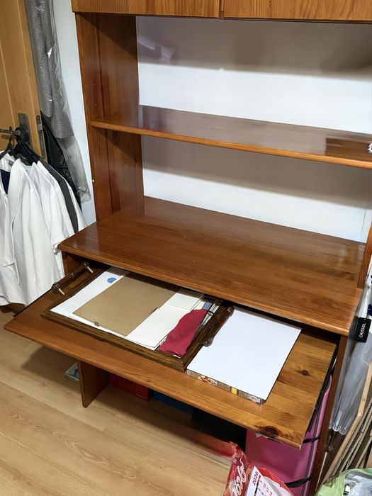 Quarto estúdio inteiro de pinho mel maciço