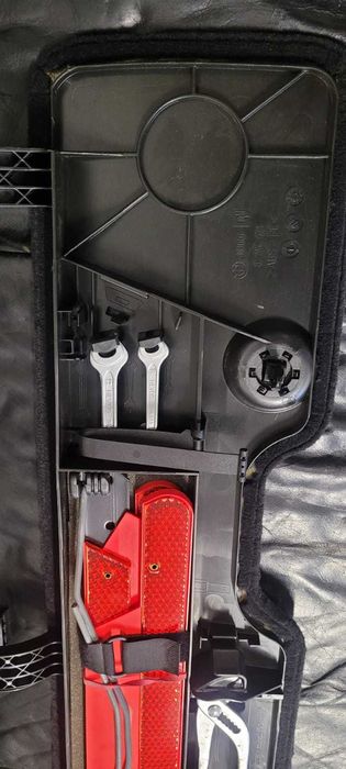 Narzędzia trójkąt zestaw BMW E39 kombi touring przedlift