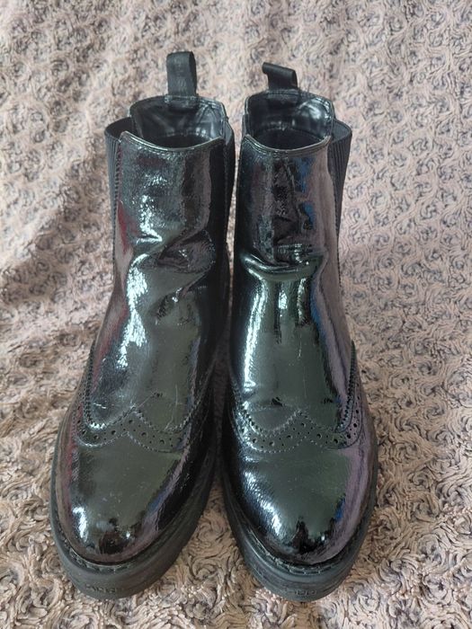 Buty, botki damskie, czarne, lakierowane rozm.41 Esprit