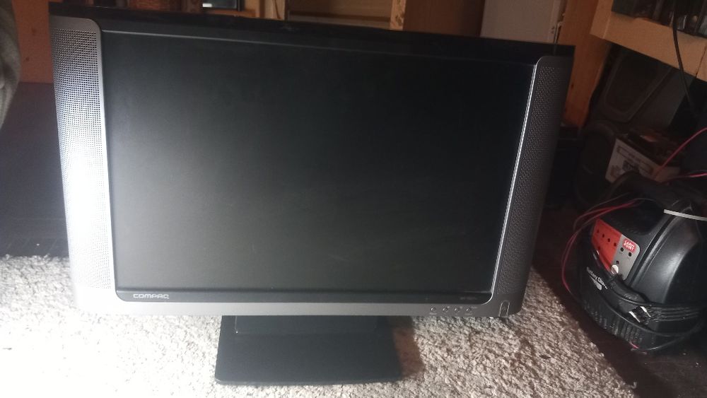 Monitor de pc compaQ WF1907v com culunas