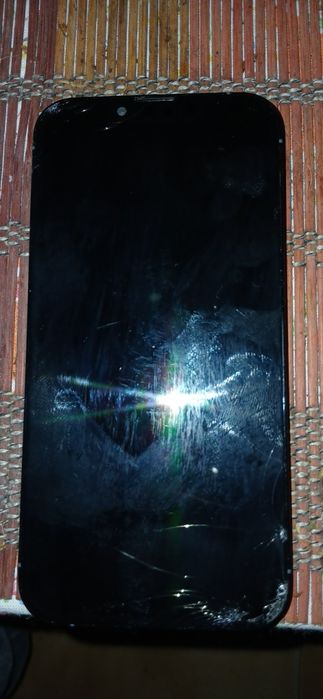 IPhone 13 pro ecrã partido