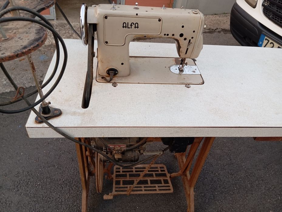 Máquina de costura profissional