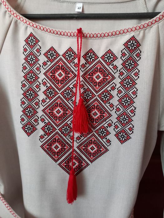 Плаття вишите, підліткове