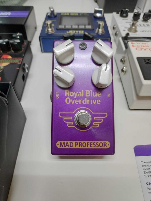 Pedais de guitarra Overdrive, WahWah, Compressor, Delay,  outros