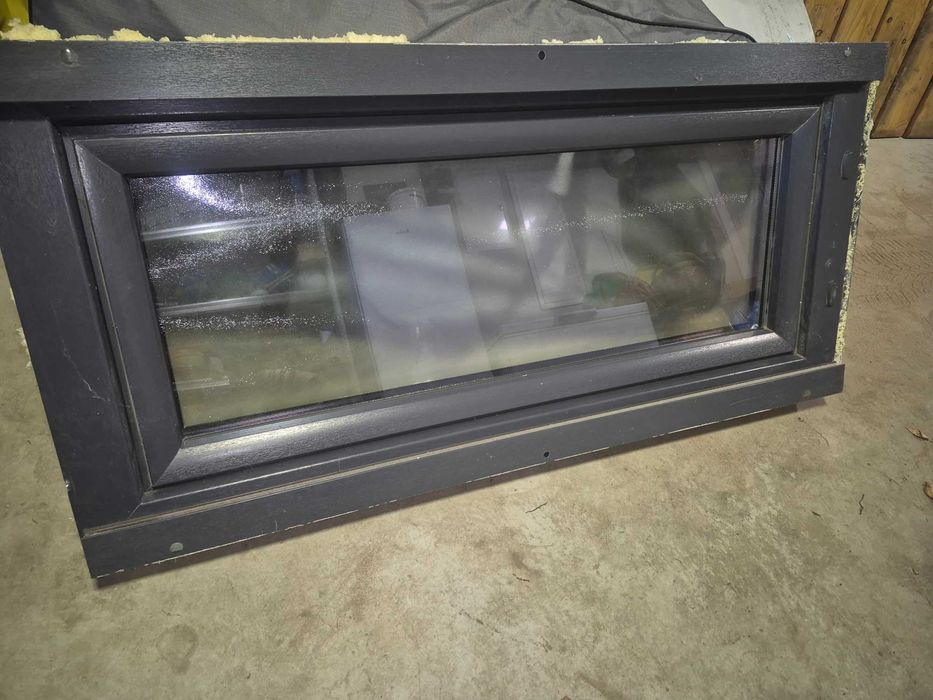 Okno łazienkowe 570x1200 + roleta elektryczna (z demontażu)