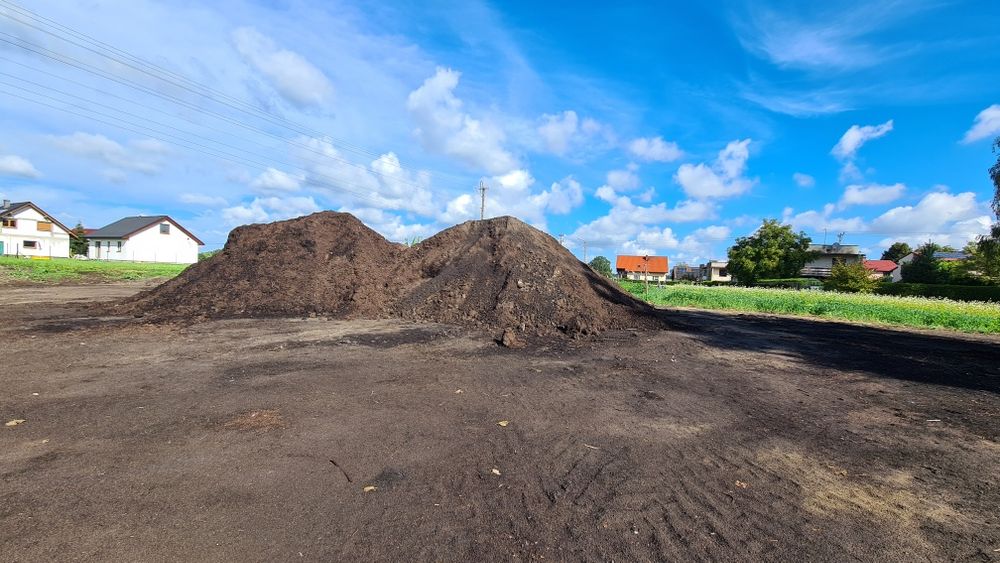 Ziemia ogrodowa czarnoziem do uprawy warzyw roślin nawóz kompost