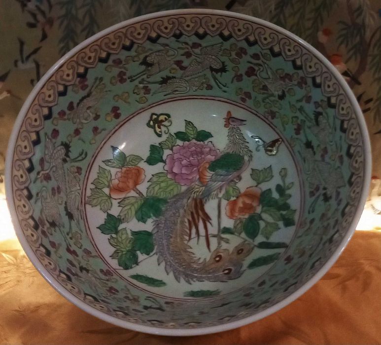 Disponível, Bonita e Grande Taça Vintage, em Porcelana Chinesa