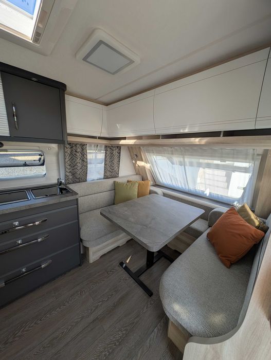Caravana Hobby De Luxe 495 WFB 2025 (Excelente estado/Como nova)