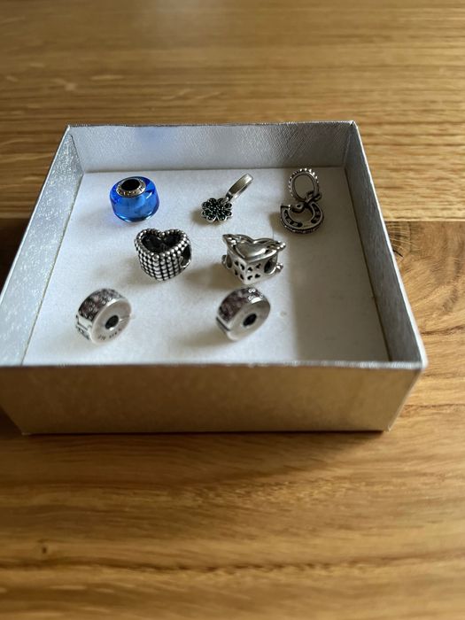 Charmsy Pandora, używane w bardzo dobrym stanie