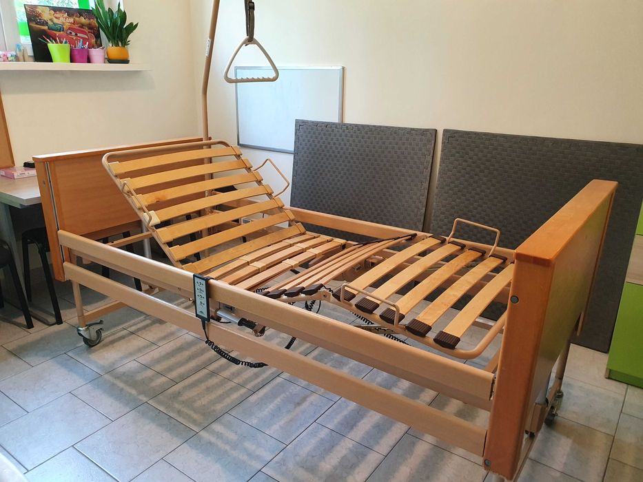 Łóżko rehabilitacyjne 3 funkcyjne sterowane pilotem