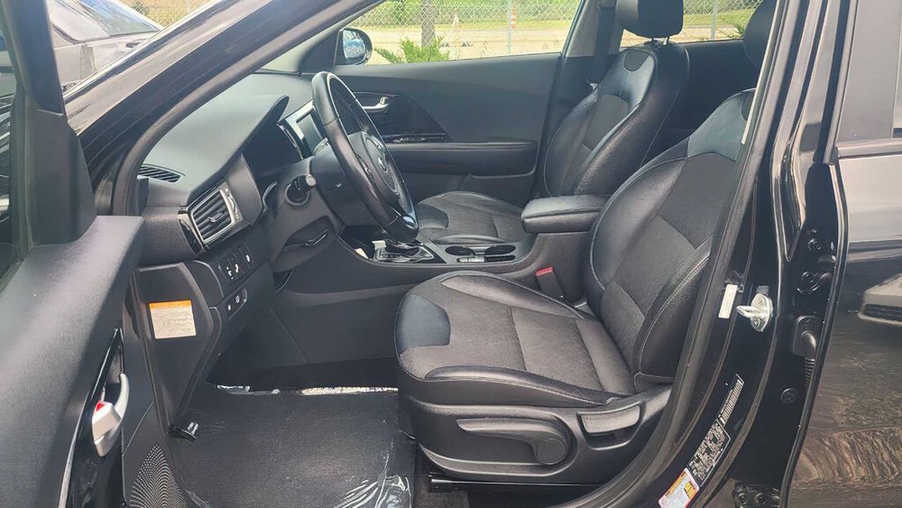Kia Niro EX      2017