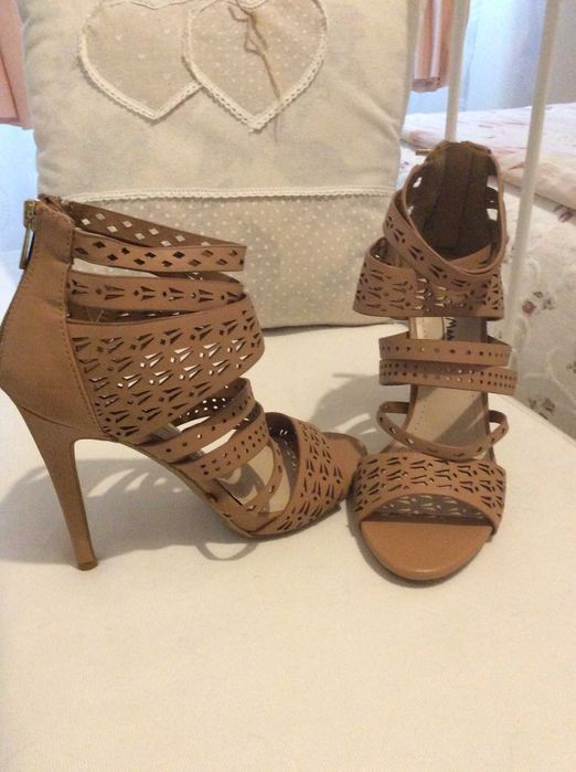 Sapatos de luxo salto alto,