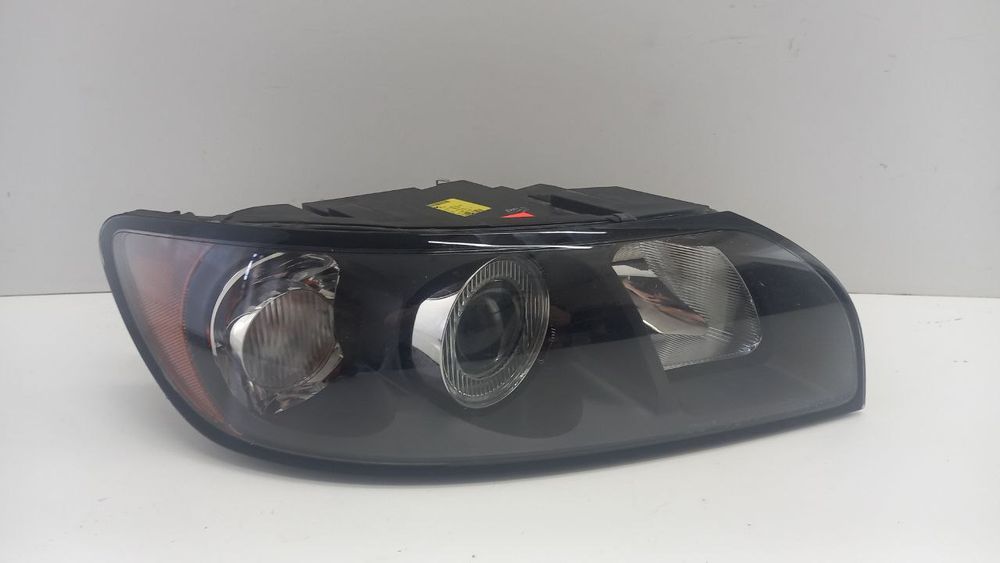 Фара правая Volvo V40 V50 2006 31335231
