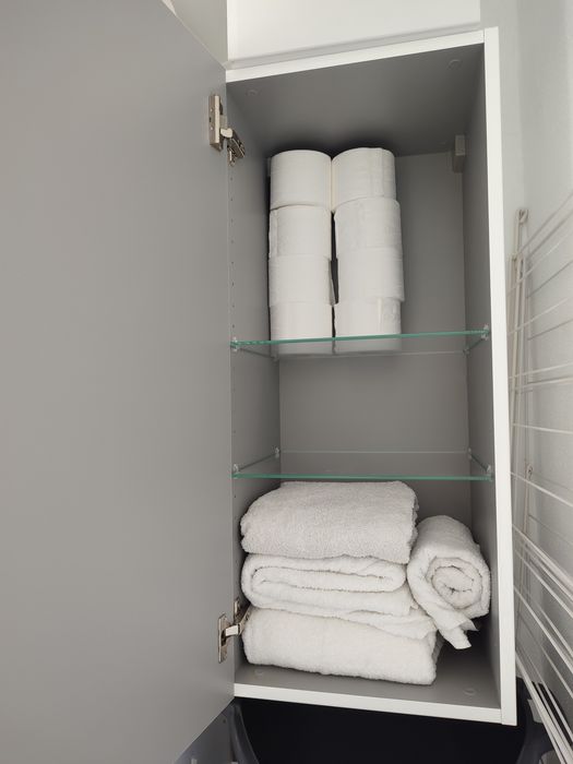 Armário de parede branco