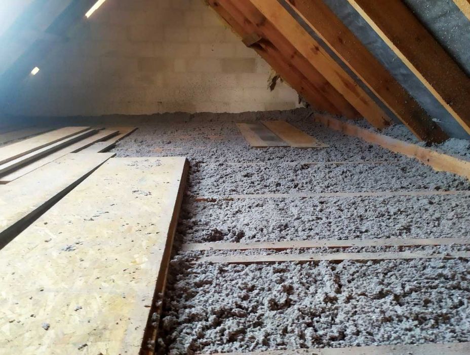 Ocieplanie piana PUR, izolacja pianką poddasza, wdmuchiwanie celulozy