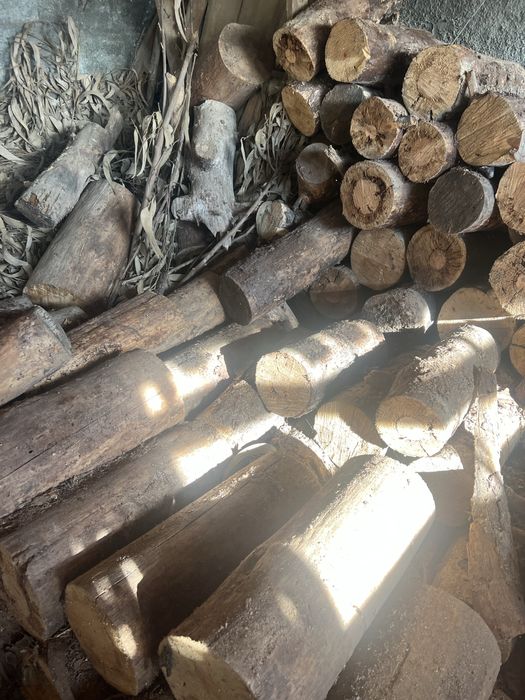 VENDO LENHA SECA ( outros seviços disponiveis)