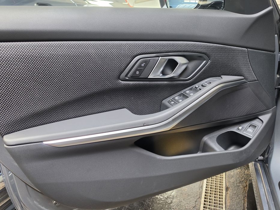 BMW 330e touring