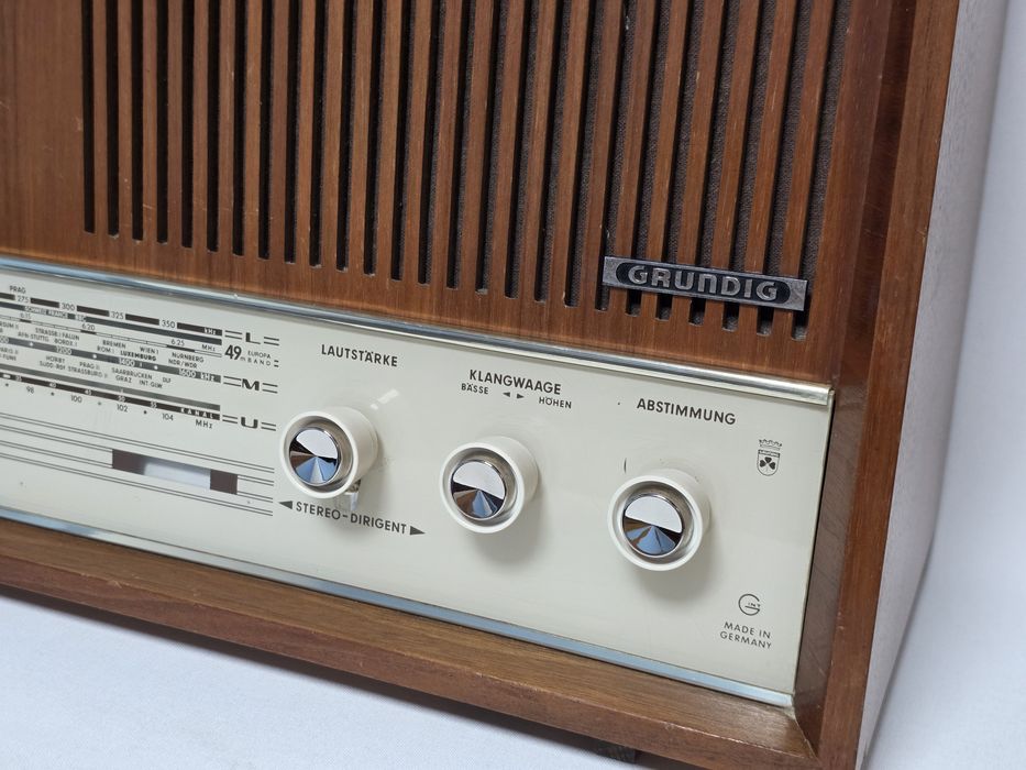 Rádio antigo reparado Grundig