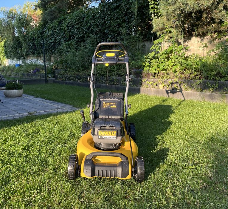 Kosiarka Dewalt DCMW 564N