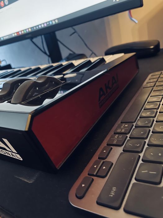 Akai Advance 49 Klawiatura midi + statyw gravity