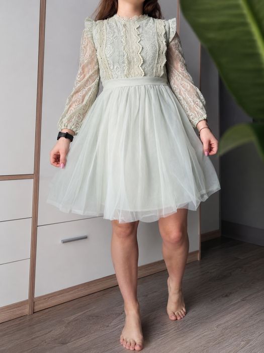Pastelowa elegancka sukienka