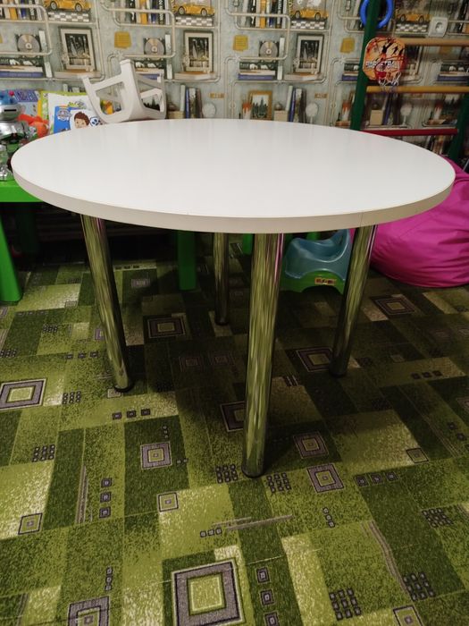 Продам круглий кухонний стіл