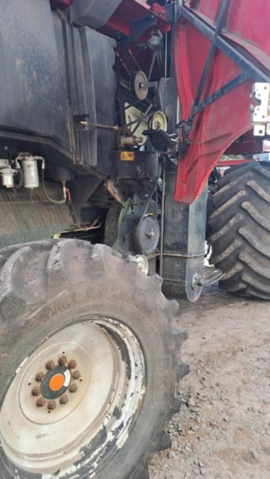 Комбайн Case 9010