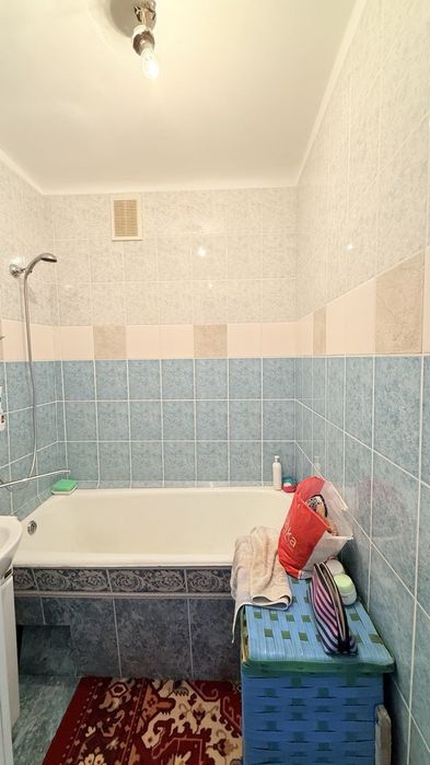 Продам гарну двухкімнатну квартиру.