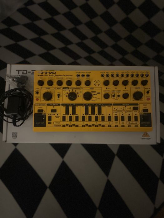Behringer TD 3 MO (клон roland 303)