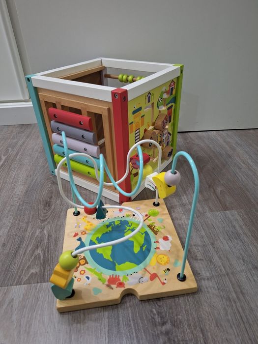 Cubo de atividades estilo Montessori